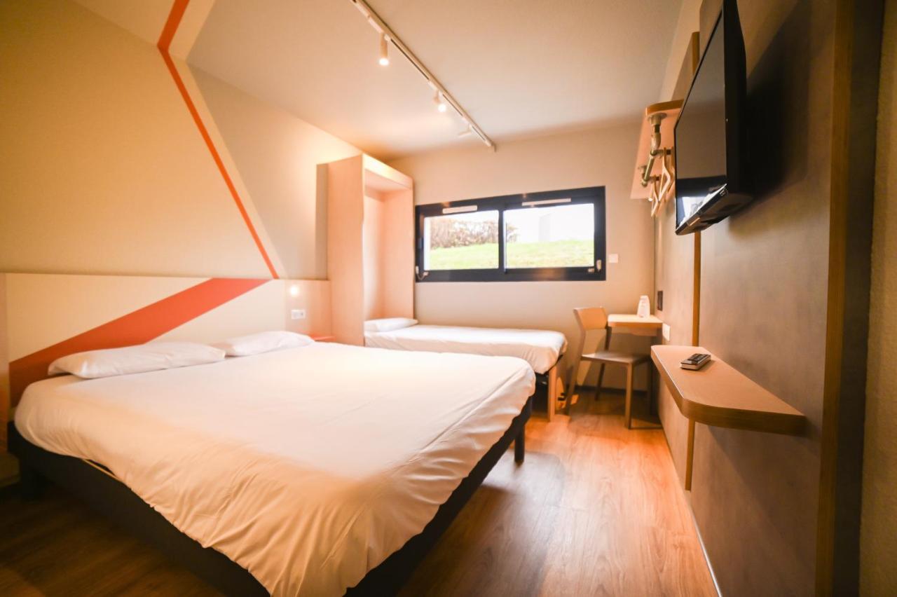 Ibis Budget Site Du Futuroscope Chasseneuil-du-Poitou Bagian luar foto
